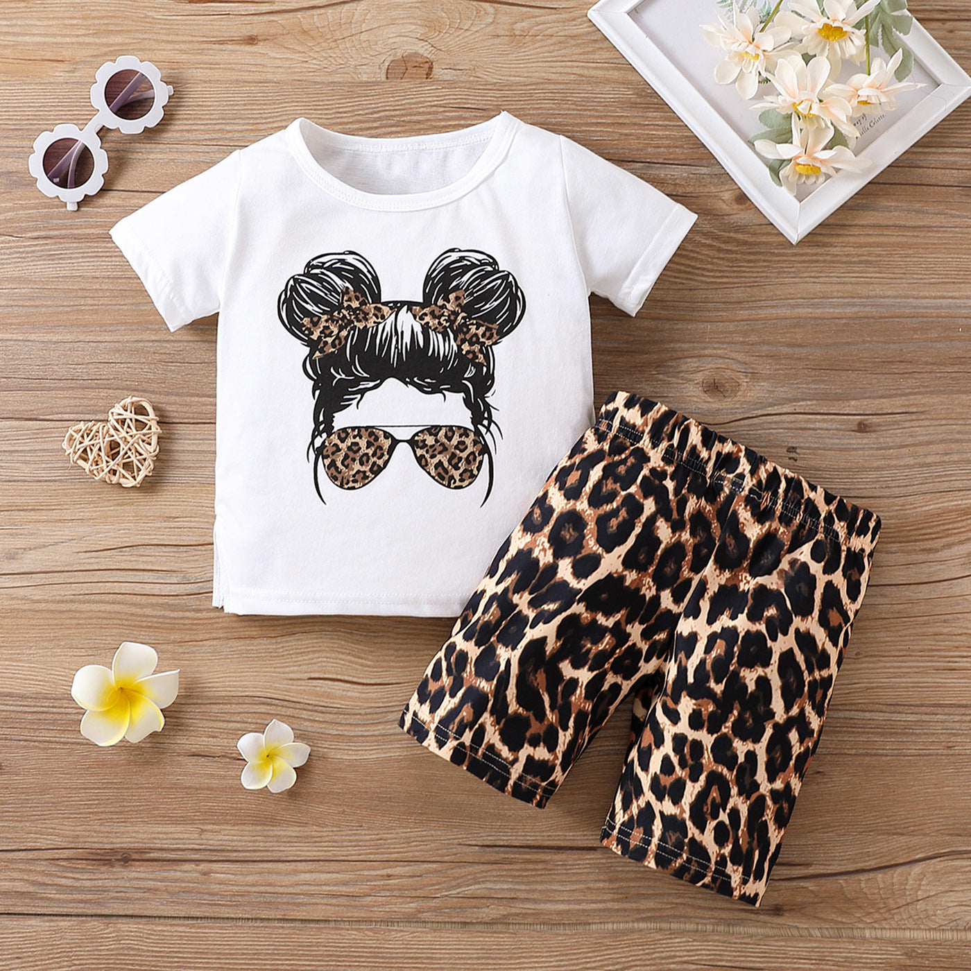 Girls Cartoon Glasses Print Short Sleeve Set – Cute two-piece outfit for summer. Save 30% today!