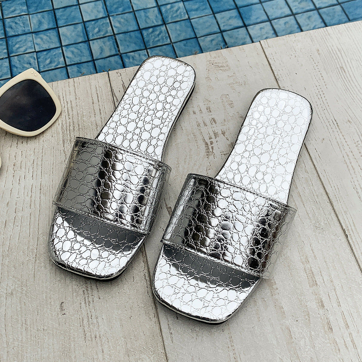Elegant Crocodile-Textured Slides – Chic Summer Flat Sandals for Women | Save 10% Today”